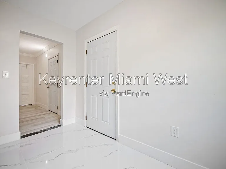 219 NW 10th Ave #2 — Photo 8