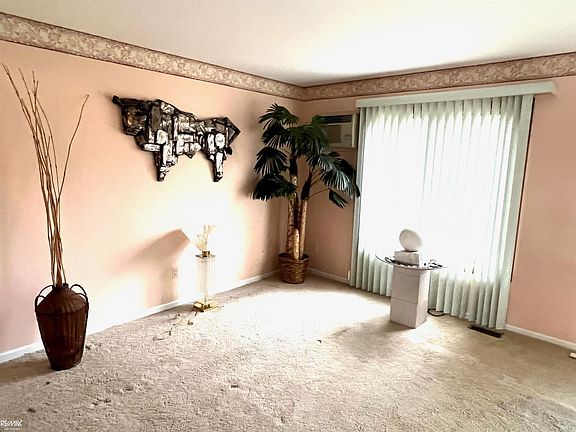 2nd image of 20015 S Great Oaks Cir