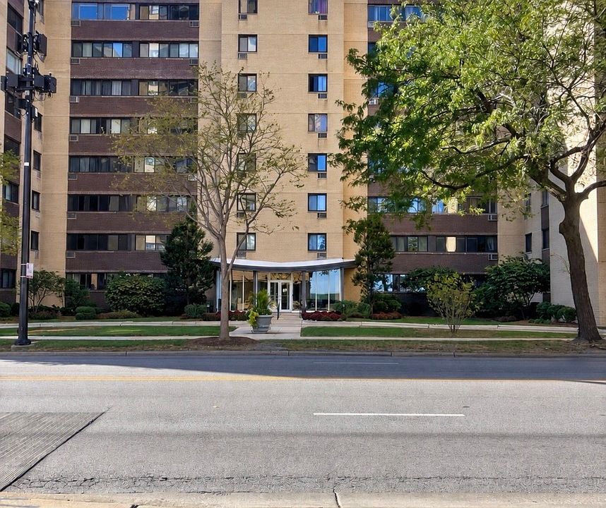 1st image of 6300 N Sheridan Rd APT 717