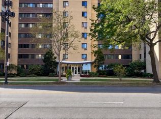 6300 N Sheridan Rd APT 717, Chicago, IL 60660