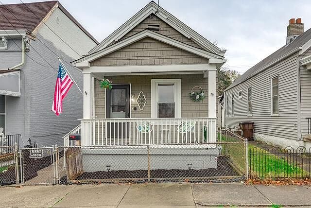 1st image of 415 W 21st St