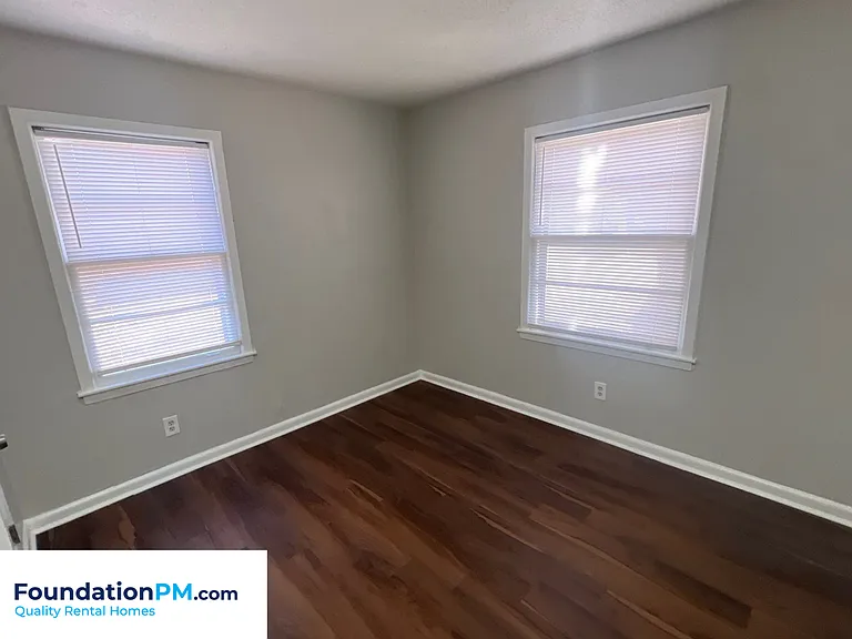 2292 Redwood Ave — Photo 15