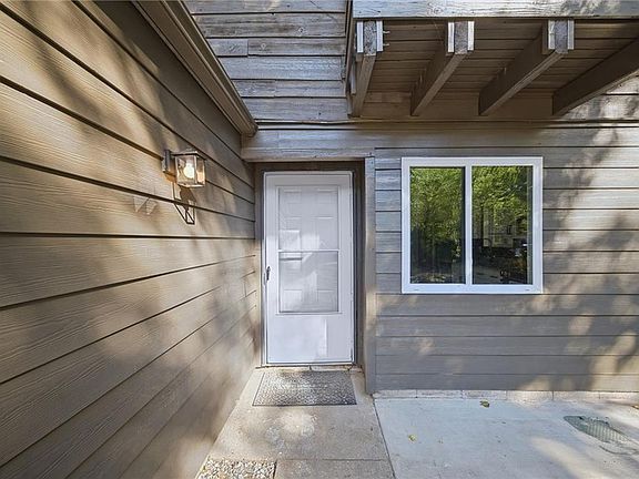 2nd image of 5 Lydney Cir