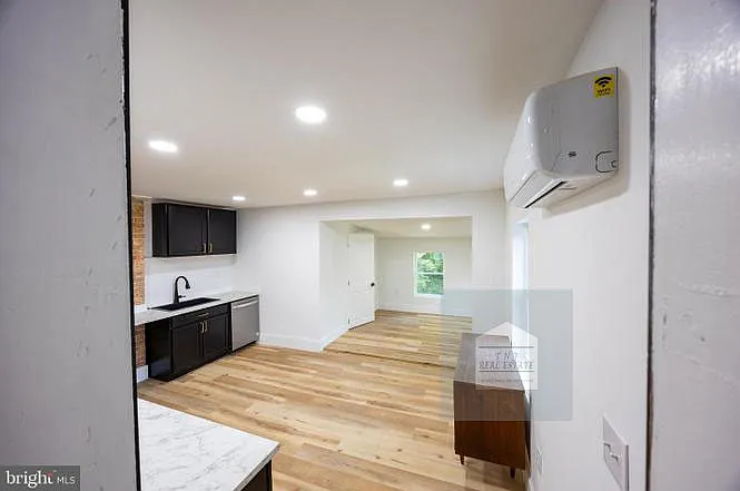 209 E Martin St #B — Photo 6