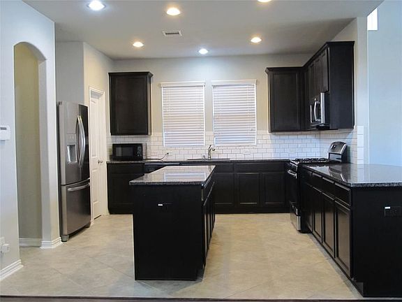 4th image of 106 Woodridge Xing