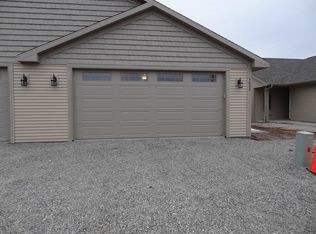 1632 Stanton Cir, Appleton, WI 54915