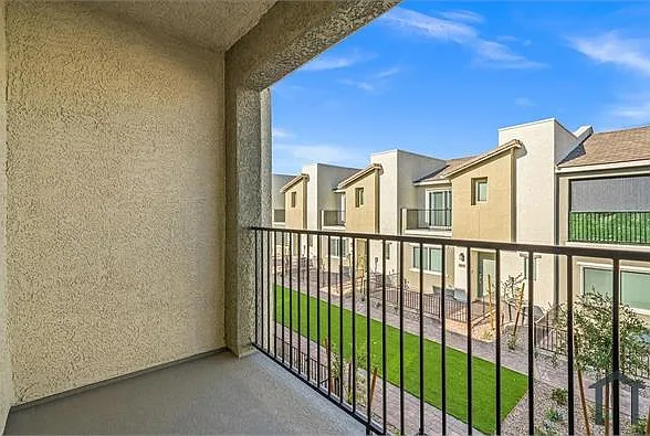 6819 Plum Crazy Ct — Photo 4