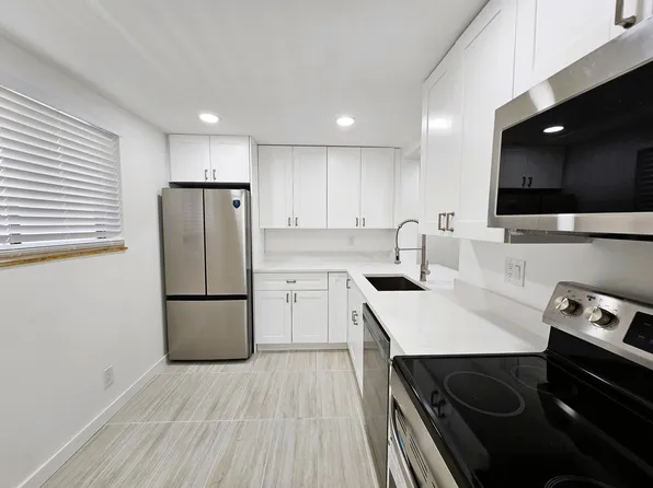 5220 Las Verdes Circle #317, Delray Beach, FL 33484