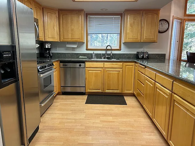Convenient kitchen floorplan