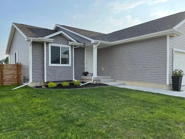2420 Sunview Dr, Granger, IA 50109