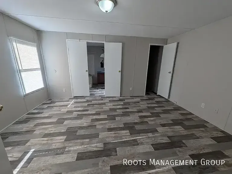 700 E 6th St #104 — Photo 5