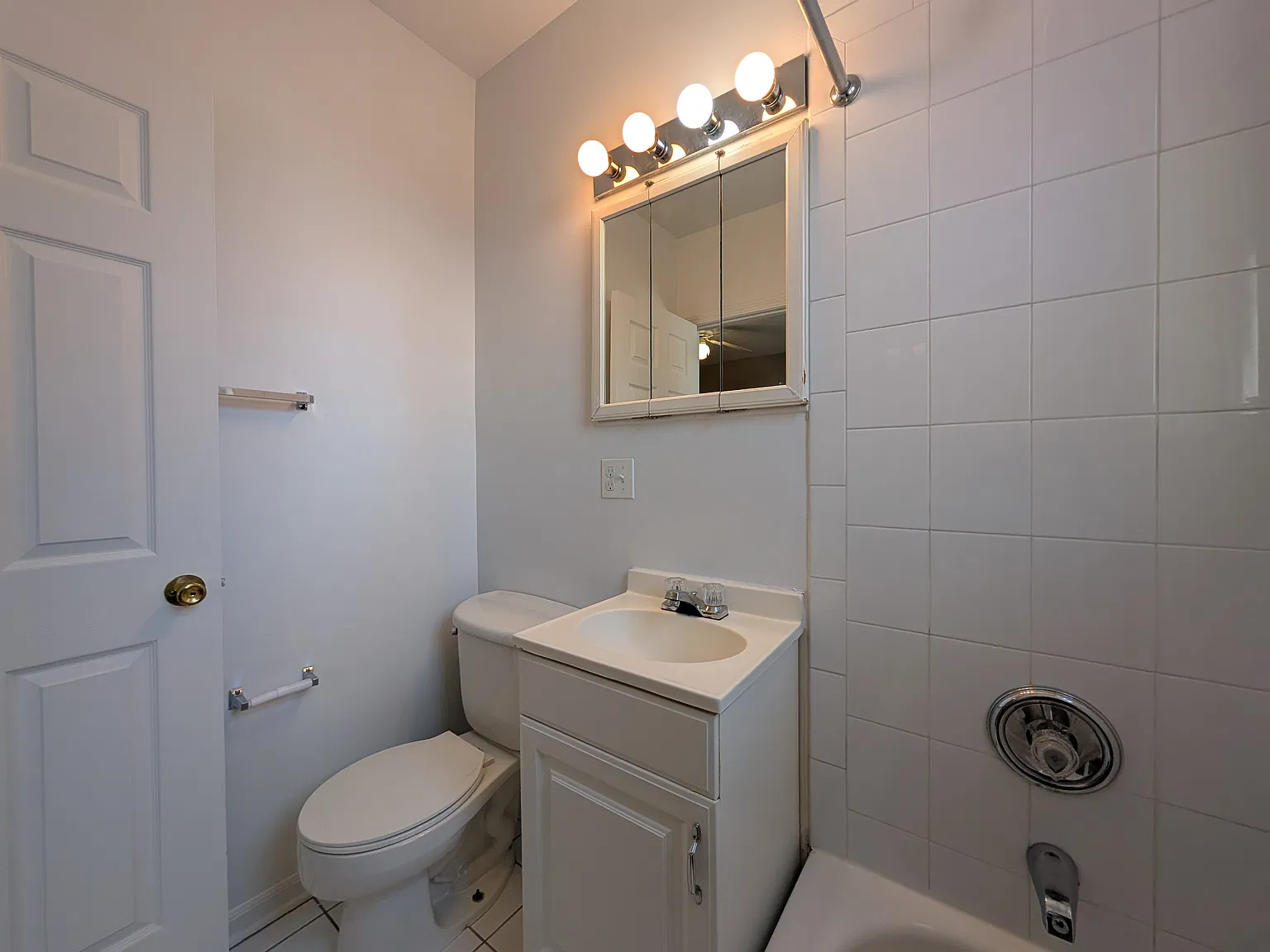 Studio, 315 sqft, $1,464 — Photo 2