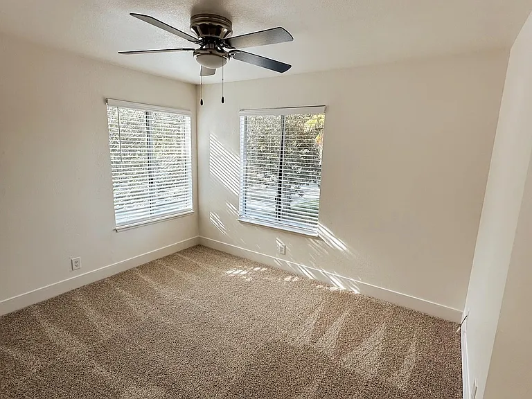 Parkview Apartments — Photo 13