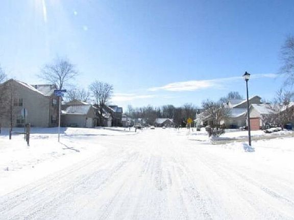 Exterior Neighborhood (street photo)