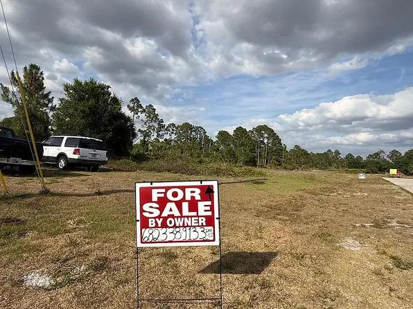1035 Hatfield St, Lehigh Acres, FL 33974