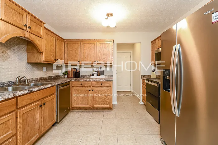 3 bed, 2.0 bath, 1277 sqft, $1,615 — Photo 4