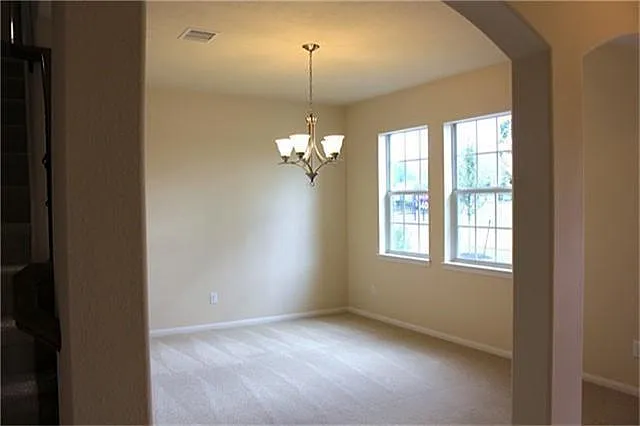 4 bed, 2.5 bath, 3152 sqft, $2,600 — Photo 2
