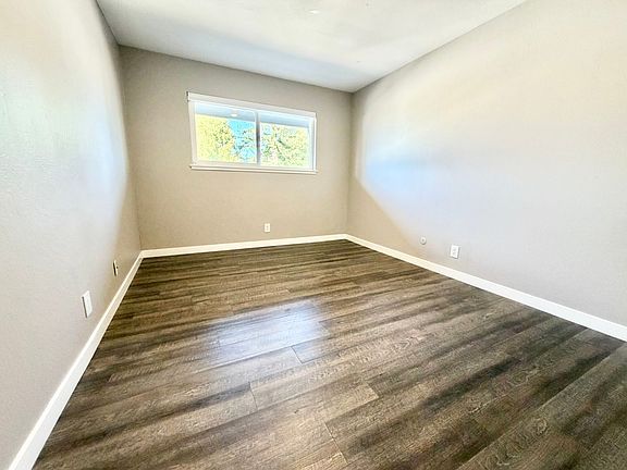 4th image of 1536 Oxford St #22