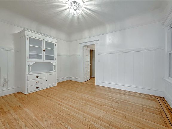 3rd image of 1336 Hampshire St