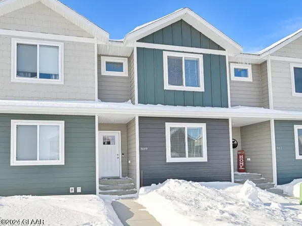 809 Thames Ct, Grand Forks, ND 58203