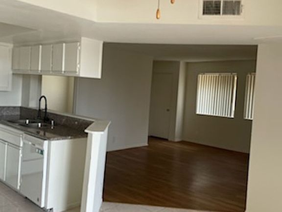 2nd image of 811 Orange Grove Ave #202