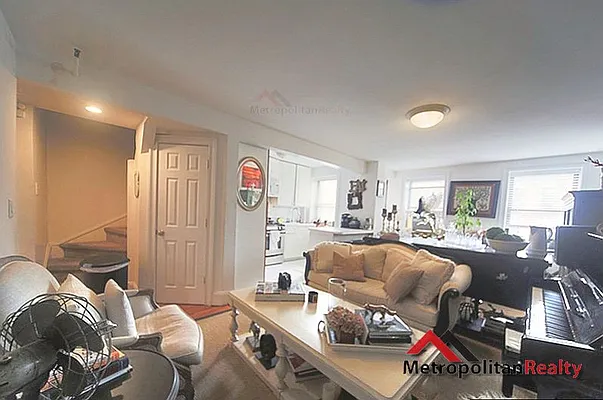 Rented by Metropolitan Realty | media 9