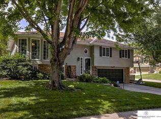 11006 Z St, Omaha, NE 68137