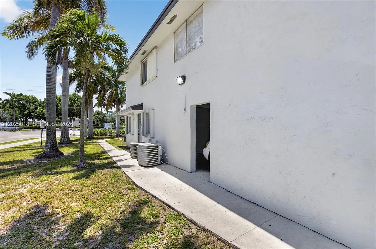 Building Photo - 2109 Catherine Dr #4