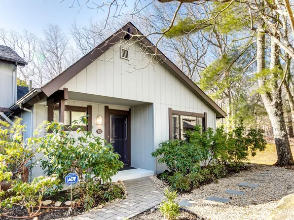 190 Treescape Dr #B5, East Hampton, NY 11937