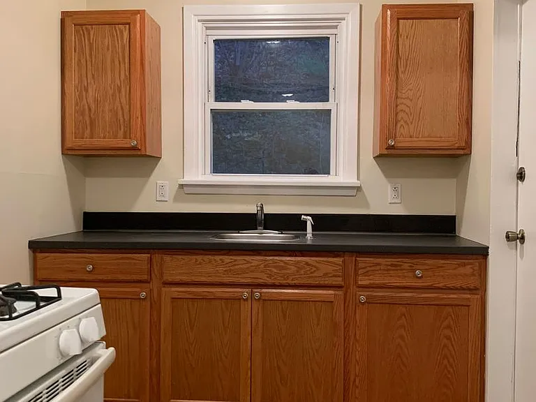 Beautiful One Bedroom in Swissvale!! — Photo 22
