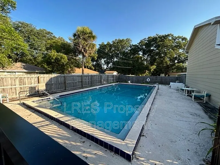 816 W 25th St — Photo 25