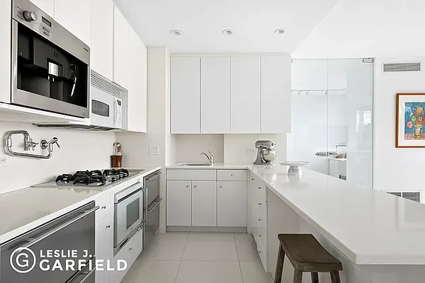 Sold by Leslie J. Garfield | media 25