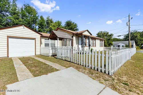 1076 Cherokee St Photo 1
