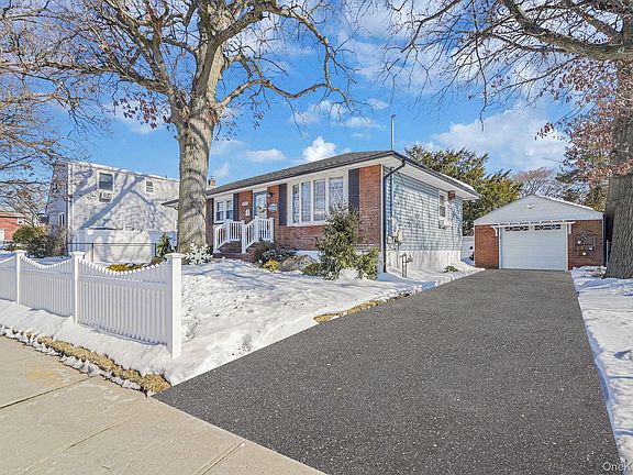 3rd image of 2009 Newbridge Road