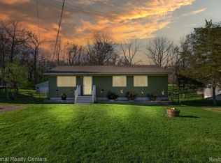 652 Snyder Rd, Highland, MI 48357