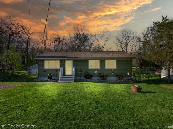 652 Snyder Rd, Highland, MI 48357