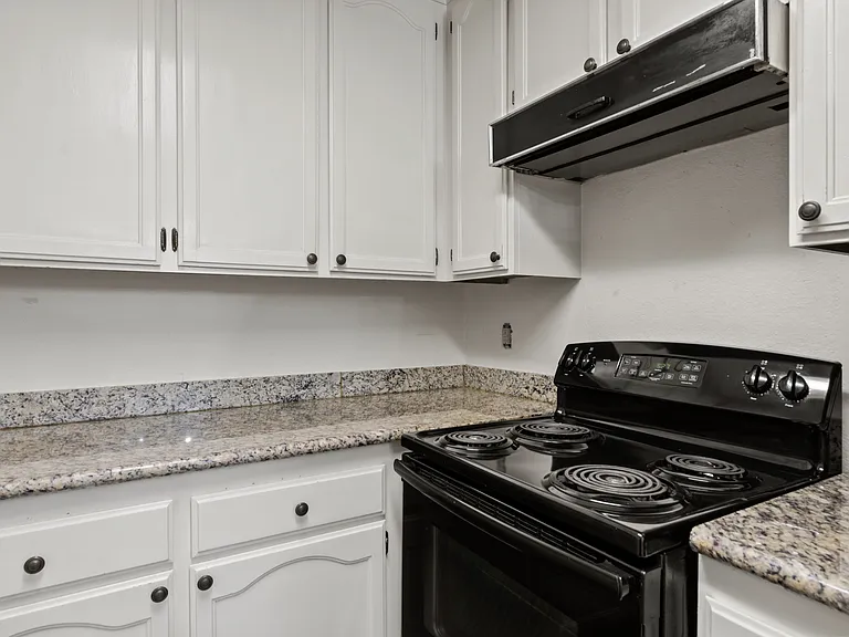 448 Lilac Ct — Photo 12