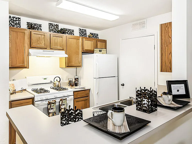 Nantucket Cove Apartments — Photo 16
