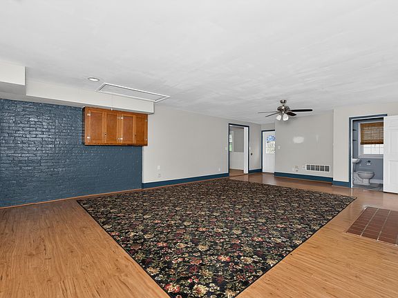4th image of 1015 Independence Rd