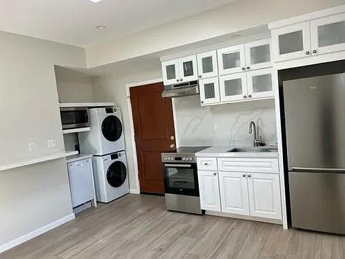 2nd image of 2741A Emerson St #A