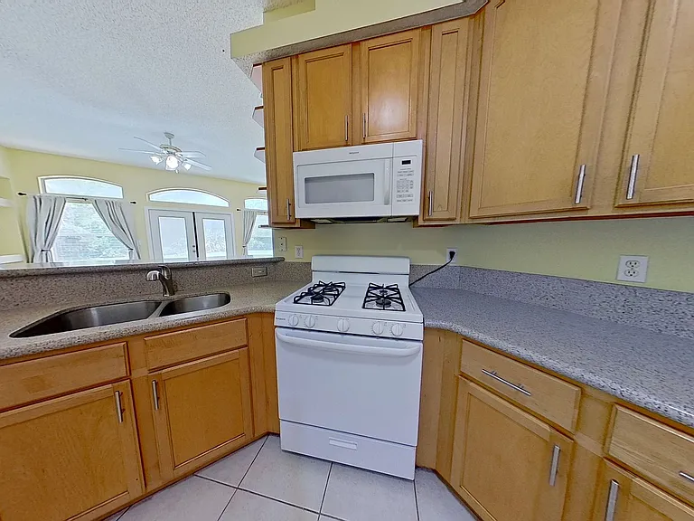 12404 Hatton Chase Ln W — Photo 10