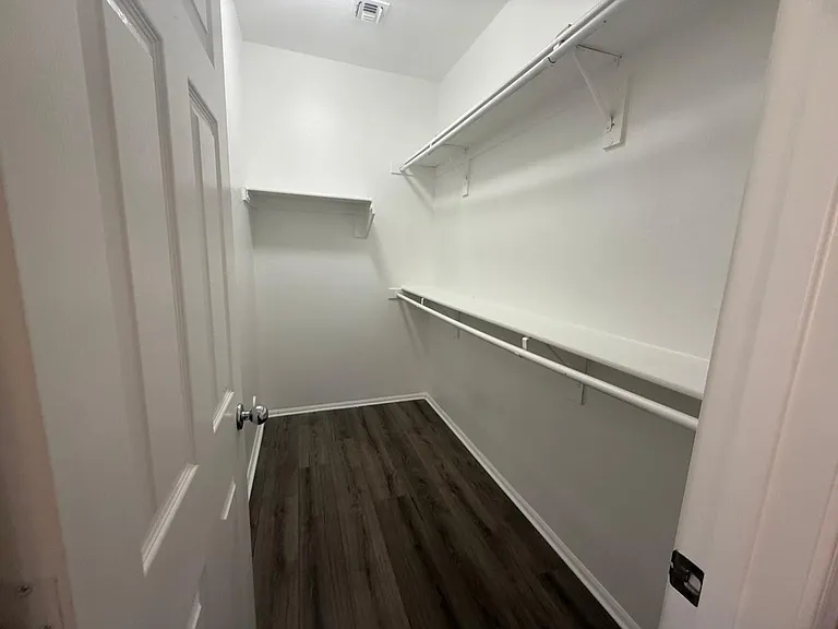 902 E Dee St — Photo 14
