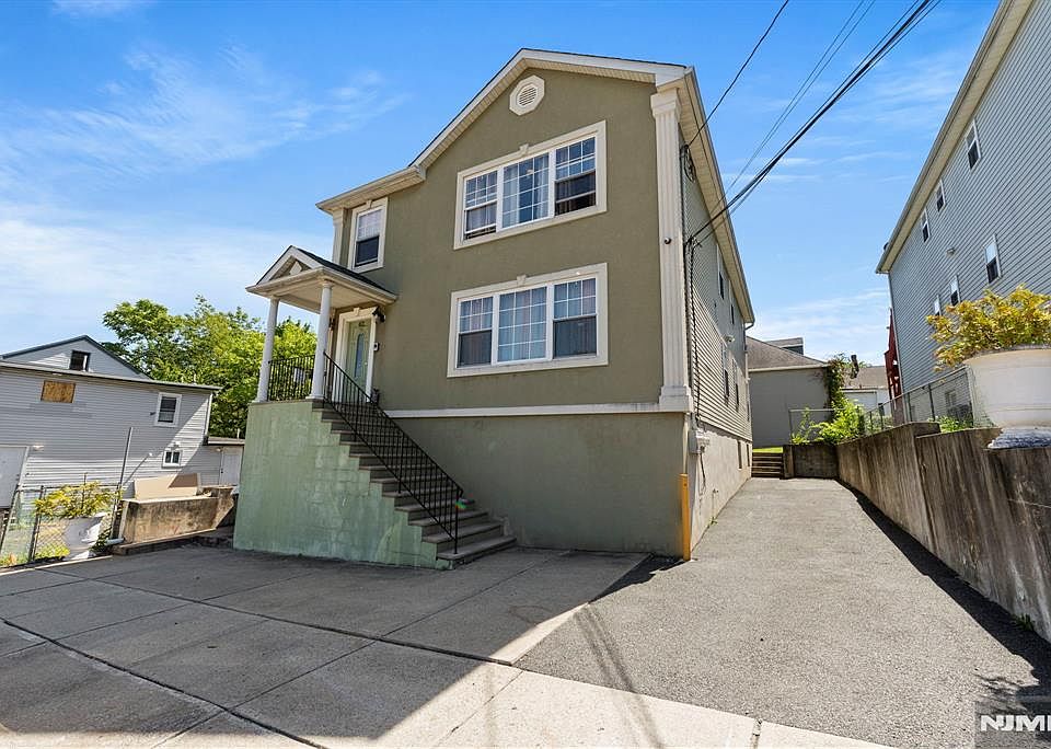 1st image of 40-42 N 9th St