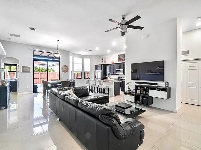 1920 SW 154th Ave — Photo 13