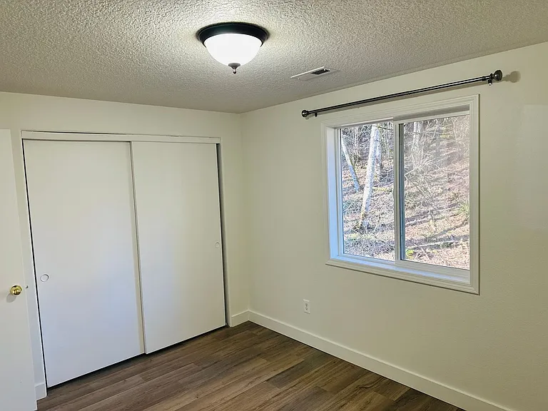 18820 NE Sunrise Ln — Photo 24