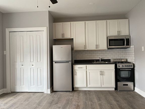 2nd image of 4756 N Maplewood #4756-204