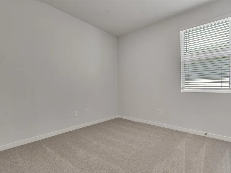 130 Hornet St — Photo 9