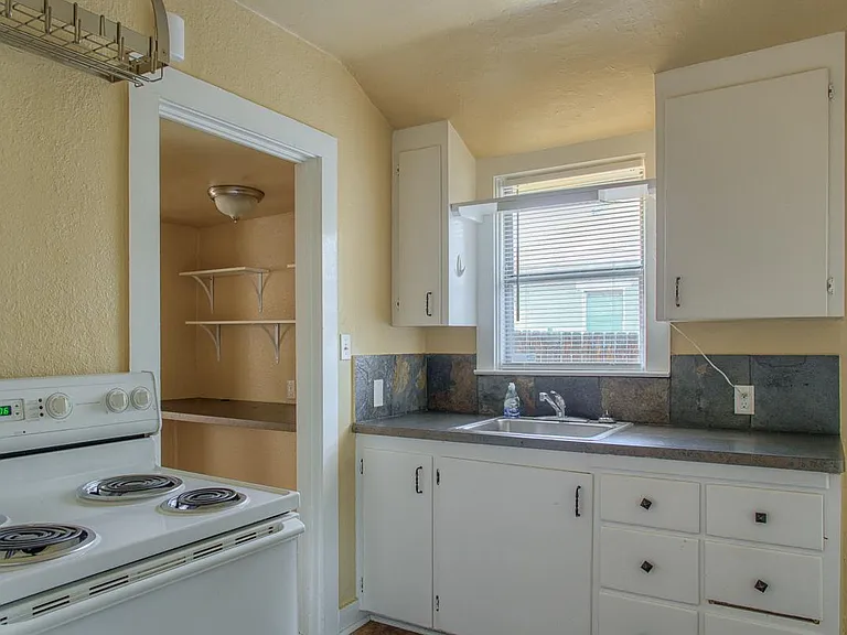 626 N Corona St — Photo 5