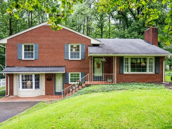 921 Peaksview St, Bedford, VA 24523