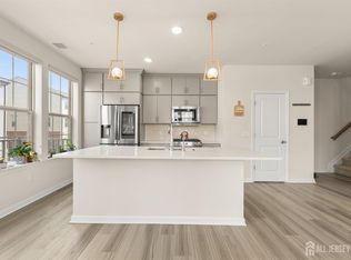 4 Arnold Dr #5302, Wood Ridge, NJ 07075